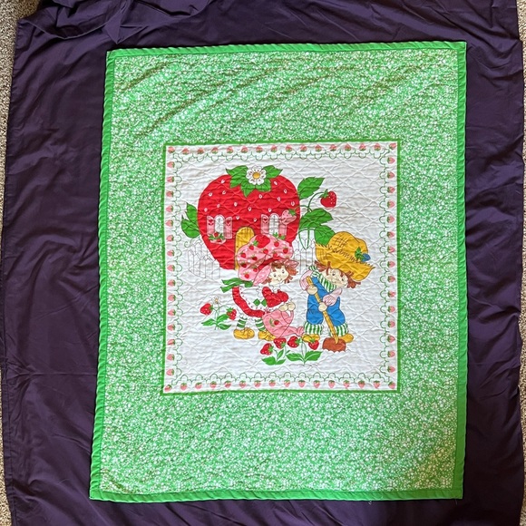 Vintage Handmade Strawberry Shortcake lap quilt - Picture 1 of 3